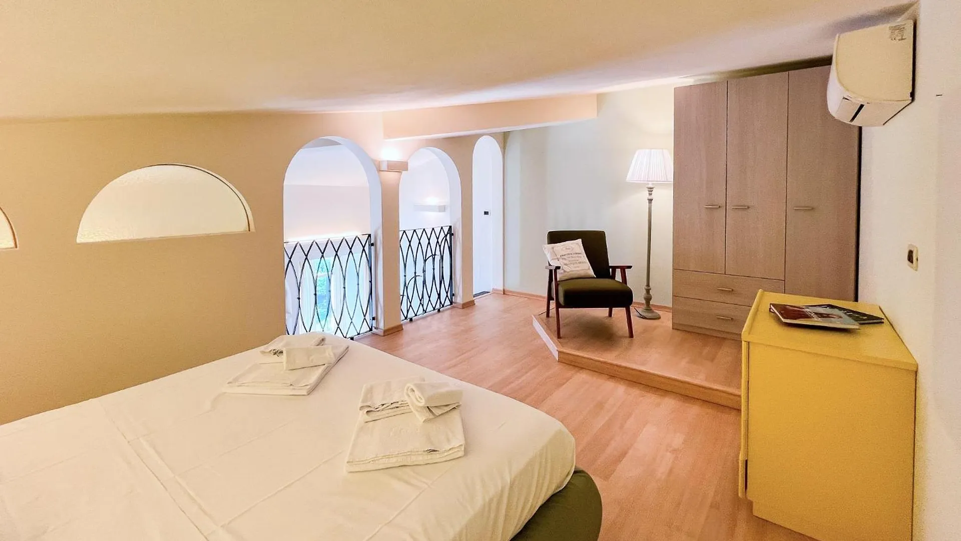Demetra Apartment ソイアーノ・デル・ラーゴ